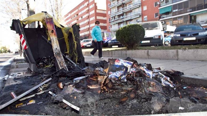 Identificados dos jóvenes que iban a quemar contenedores en Badajoz