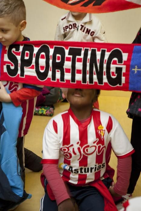 Visita de jugadores del Sporting al colegio Gloria Fuertes de Gijón