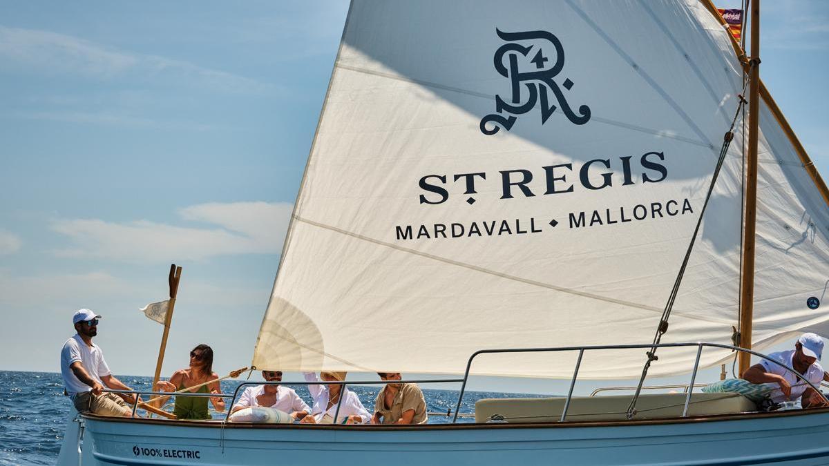 Paseo en el velero del St Regis Mardavall Mallorca Resort