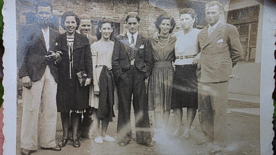 Buscan a la familia de un "maqui" de Langreo cuyo cuerpo ha sido exhumado en Galicia