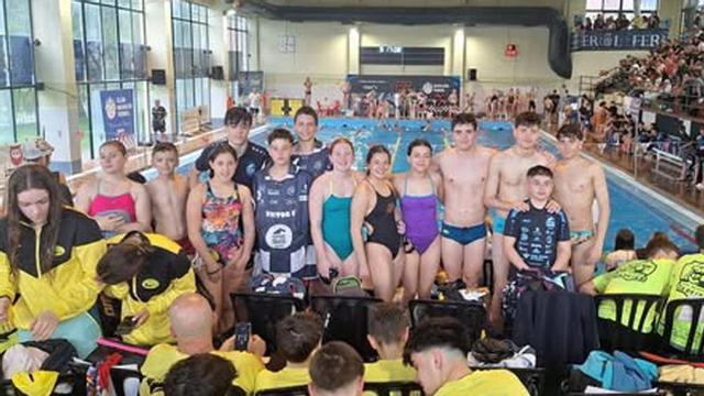 La expedición del CD Natación San José Obrero en Ferrol. | CEDIDA
