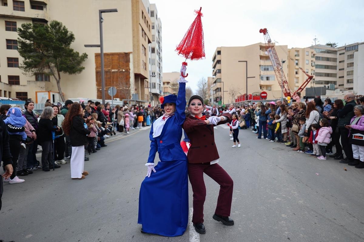 Búscate en las imágenes de la rúa de Carnaval de Ibiza