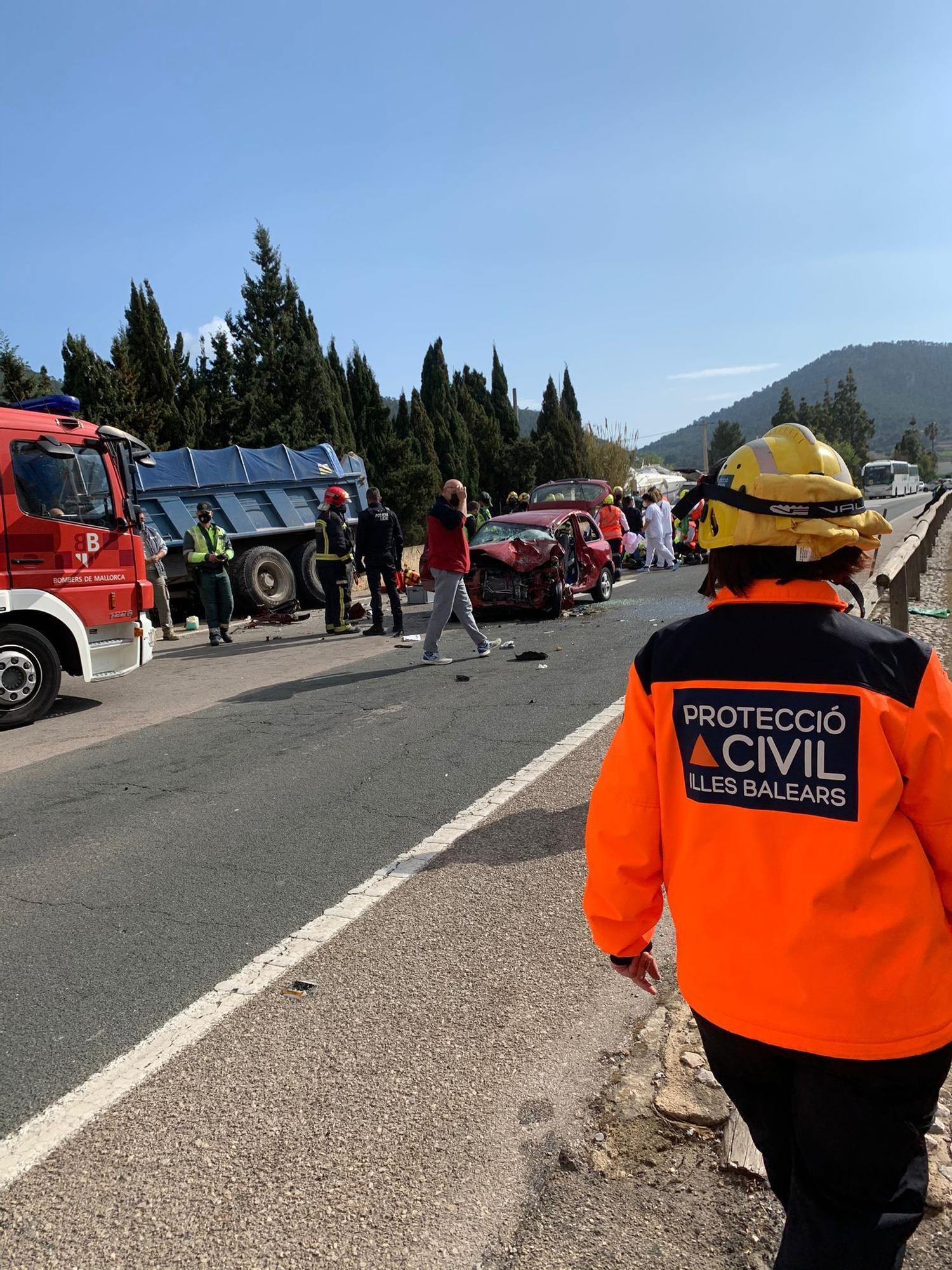 Un muerto en un choque frontal de un turismo y un camión en Andratx