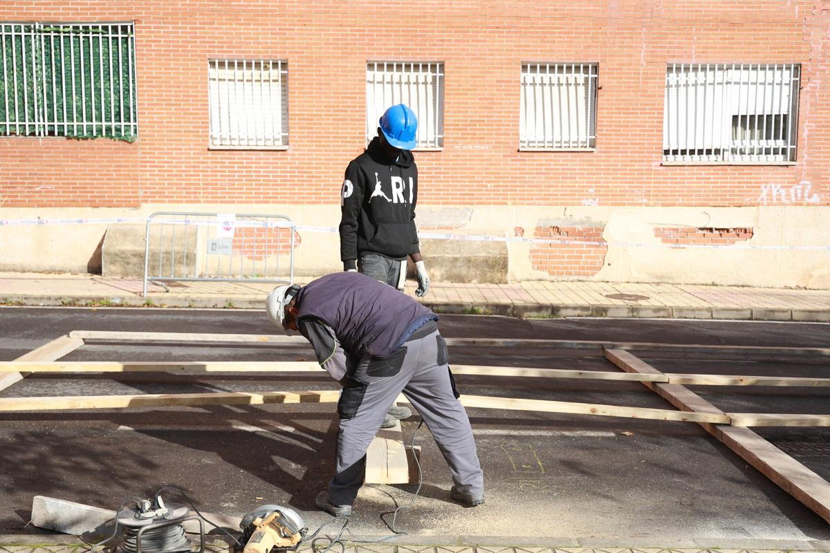 Galería | Comienza el arreglo de la fachada de Aldea Moret en riesgo de colapso
