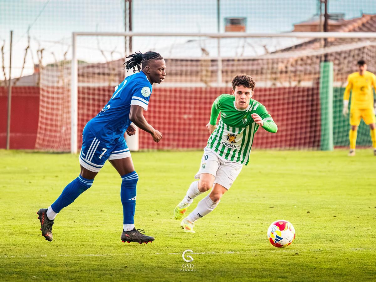 Algunes imatges de l'empat a zero entre el Peralada i el Mollerussa