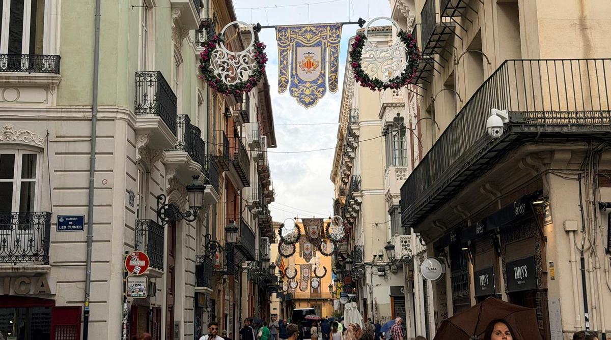 Gallardetes en el centro de la ciudad