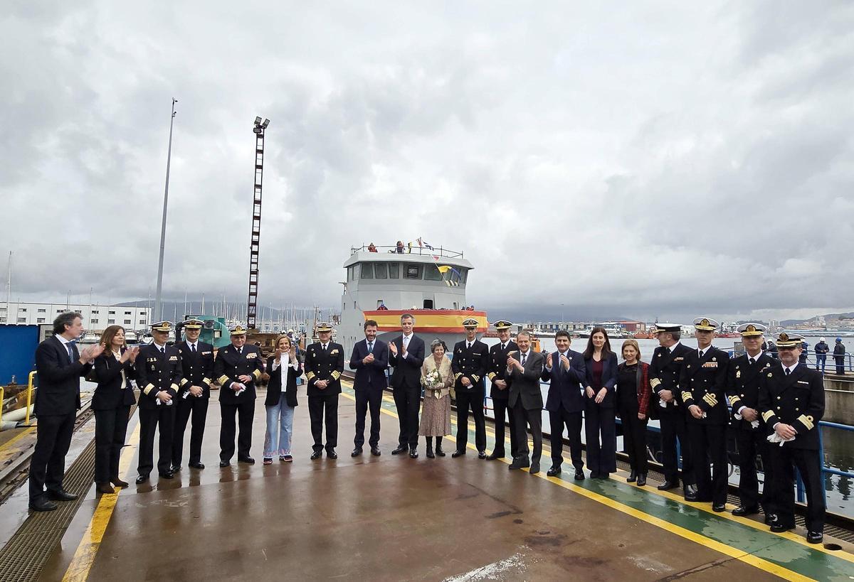 Los hermanos Freire, junto a Olga Vallespín y las distintas autoridades asistentes al acto.