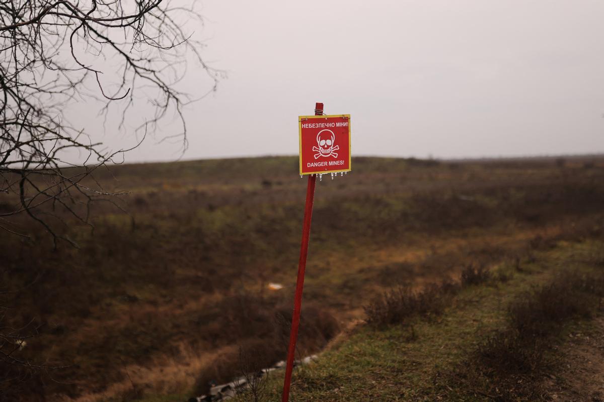 Las personas mayores sobreviven a duras penas entre las ruinas de la guerra de Ucrania