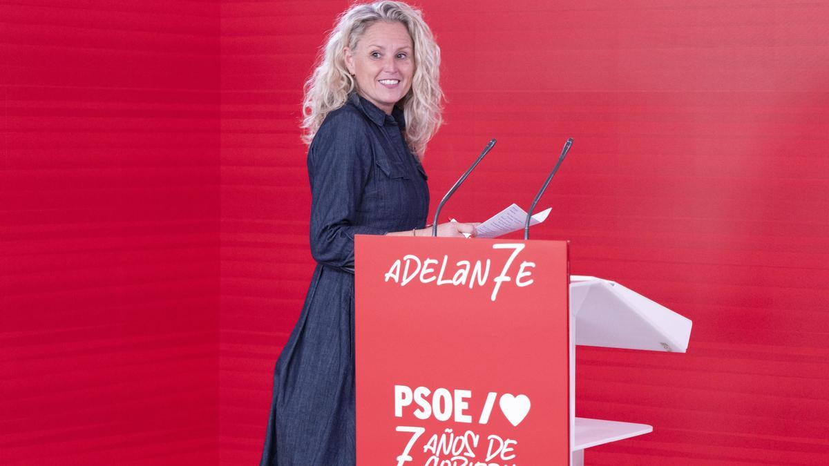 La portavoz del PSOE, Montse Mínguez, en una rueda de prensa en Ferraz tras la reunión de la Ejecutiva Federal.