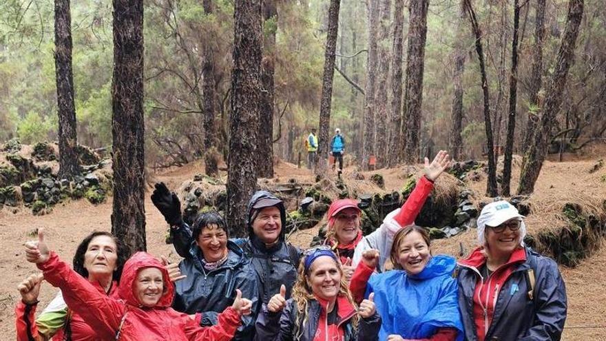 La ‘marea roja’ que nació en Isora conquista Canarias