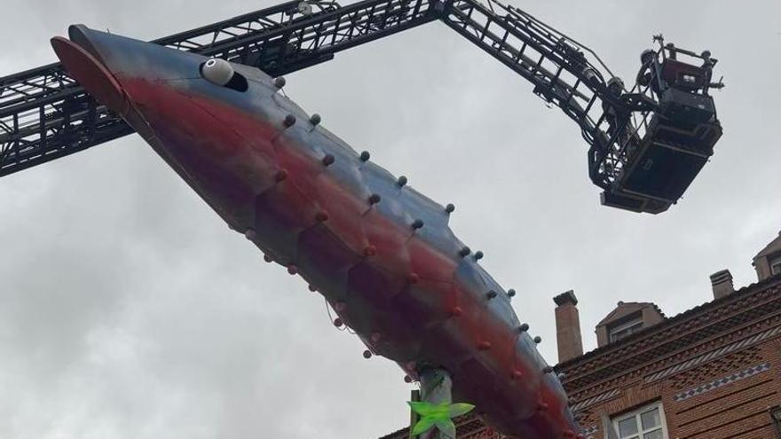 La lluvia amenaza el Entierro de la Sardina