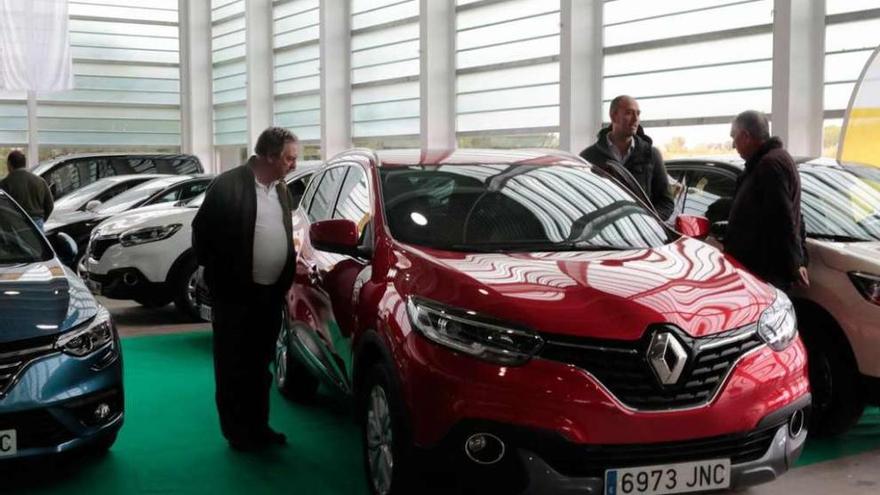 Uno de los expositores de coches en el ente ferial Ifeza.