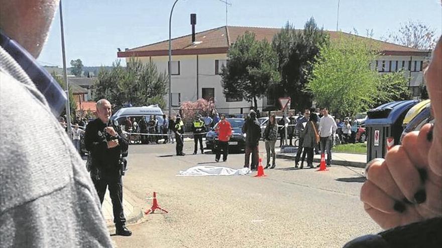 Un hombre muere tiroteado en la calle a plena luz del día en Cerro de Reyes (Badajoz)
