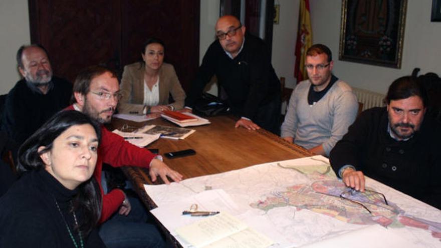 Imagen de la reunión mantenida ayer en el Consistorio.