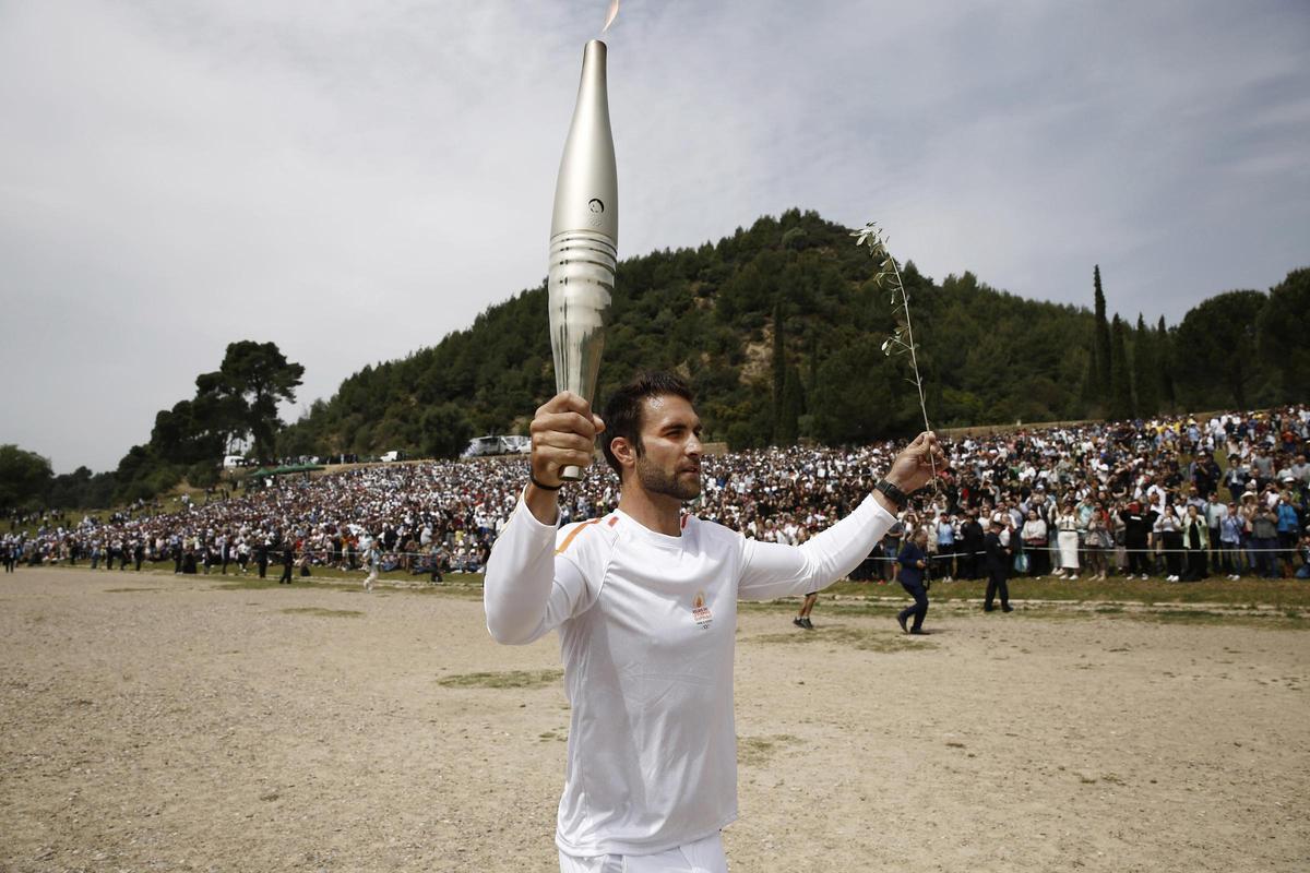 La llama olímpica se enciende en Grecia y ya va camino de París