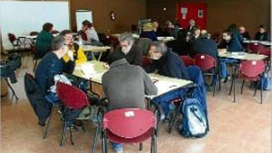 Una sessió de debat de l&#039;assemblea del Pla de l&#039;Estany, el 2013.