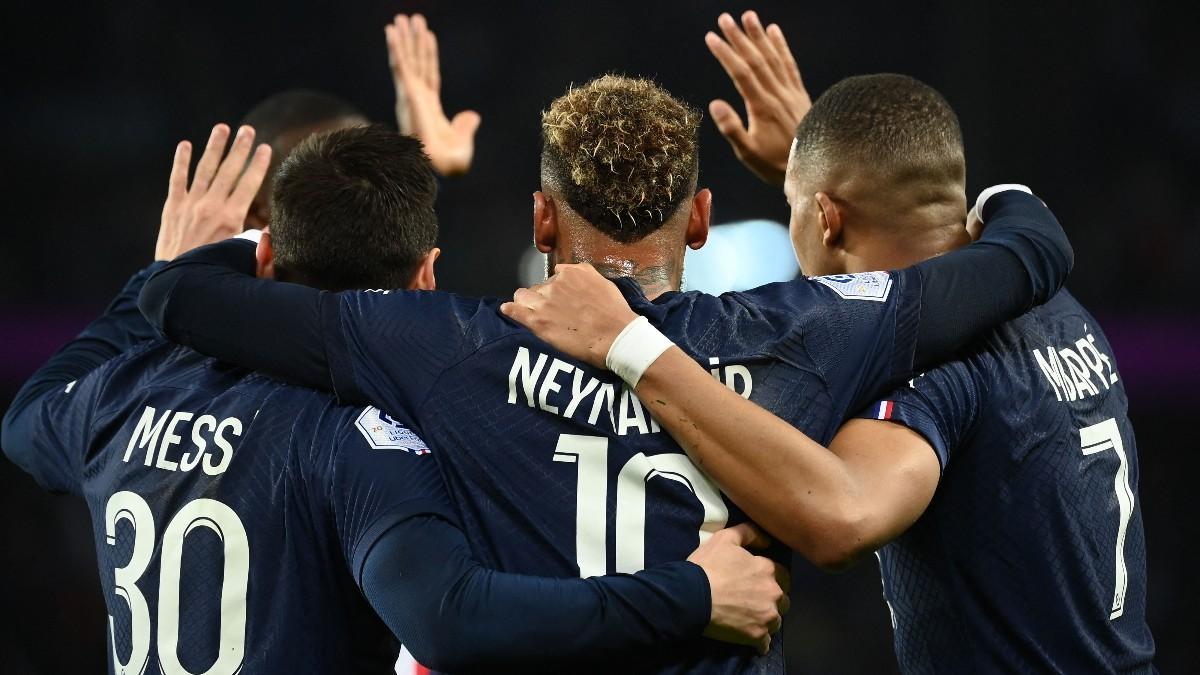 Leo Messi, Neymar y Mbappé celebran un gol contra el Marsella