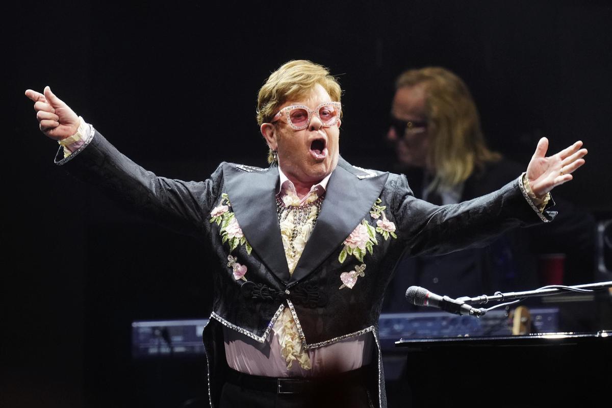 Elton John, dolç i vibrant melancolia en el seu comiat de Barcelona