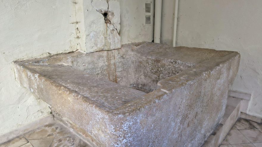 Denuncian destrozos en una fuente sin uso del antiguo Hospital Major de Xàtiva