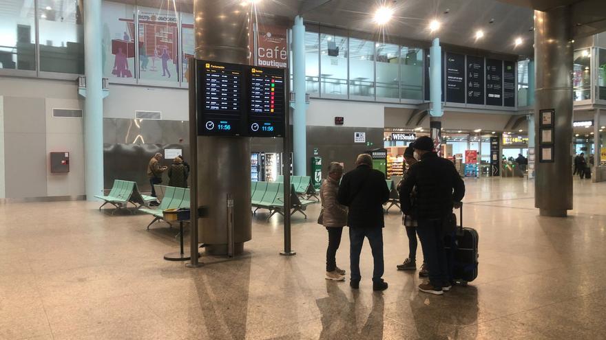 Karlotta golpea a los aeropuertos gallegos con aterrizajes frustrados y desvíos a Madrid y Asturias