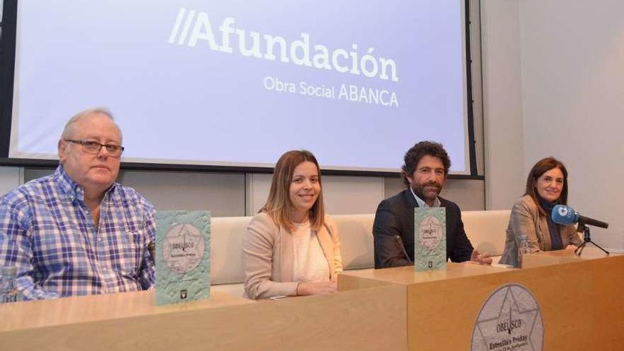 Los comerciantes y colaboradores presentan, ayer, la iniciativa &#039;Estrella&#039;s Friday&#039;.