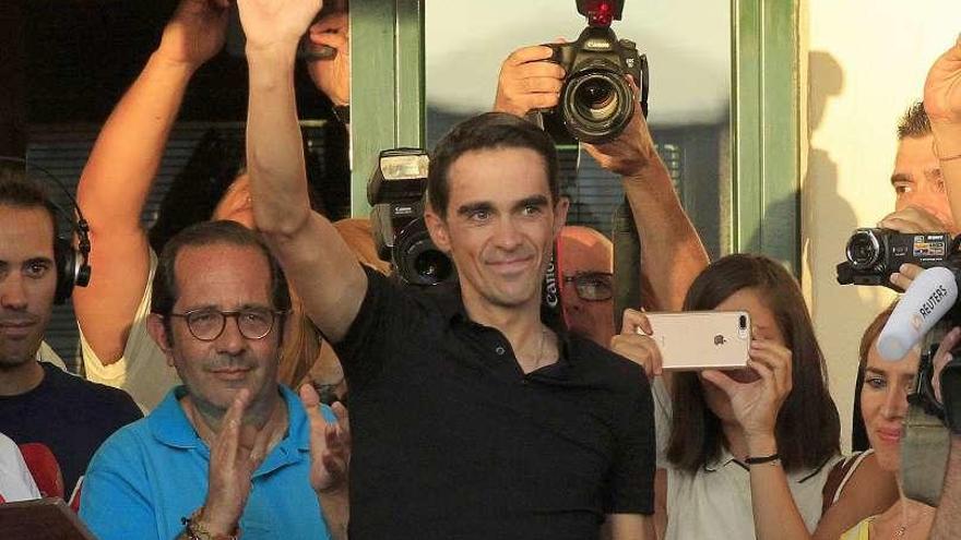 Pinto homenajea a Contador y le pide que siga, pero él reitera su retirada