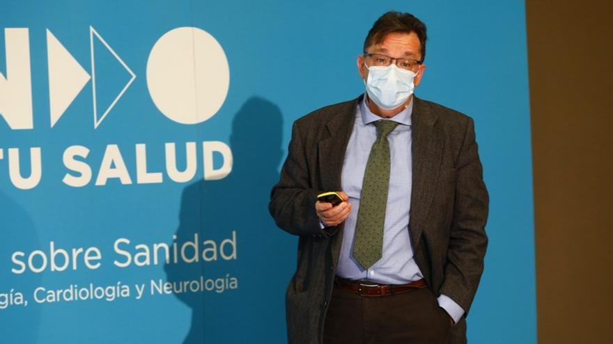 El doctor Jesús Martín, coordinador del CSUR de Aragón, explicó las novedades en los tratamientos y abordaje de la enfermedad. FOTO: JAIME GALINDO