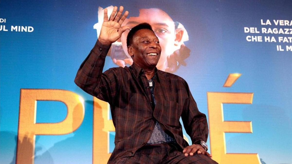 El árbitro que intentó expulsar a Pelé falleció este lunes