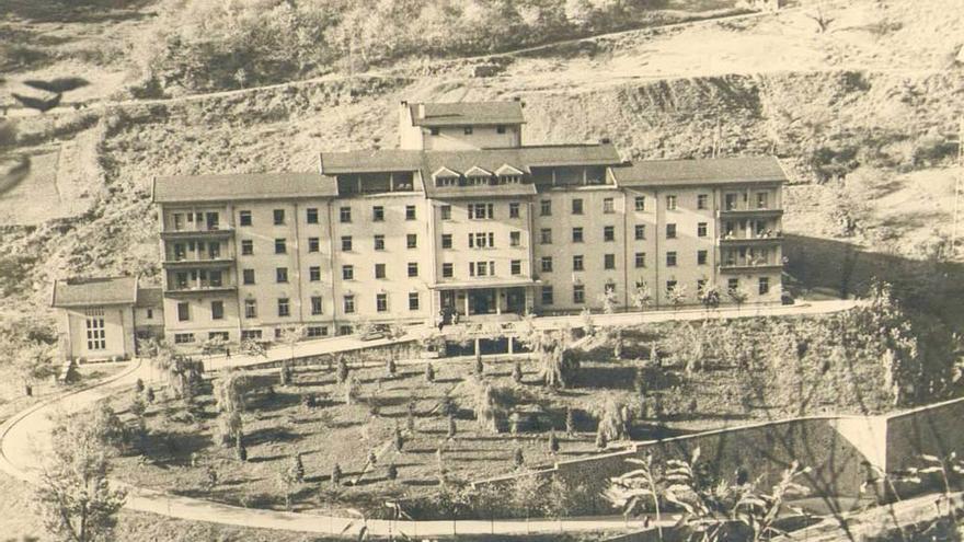 El viejo Hospital de Murias, en la década de los cincuenta.