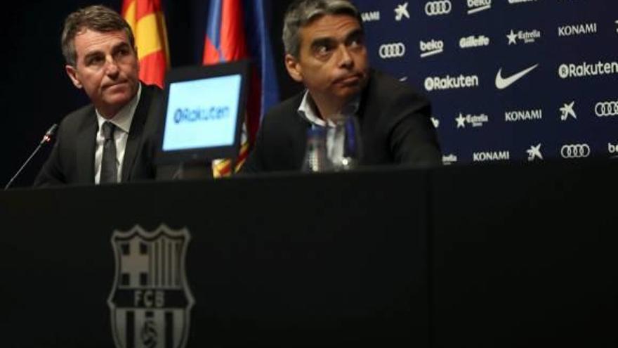 El secretario técnico del Barça, Robert Fernández, y Albert Soler, director de deportes, ayer.