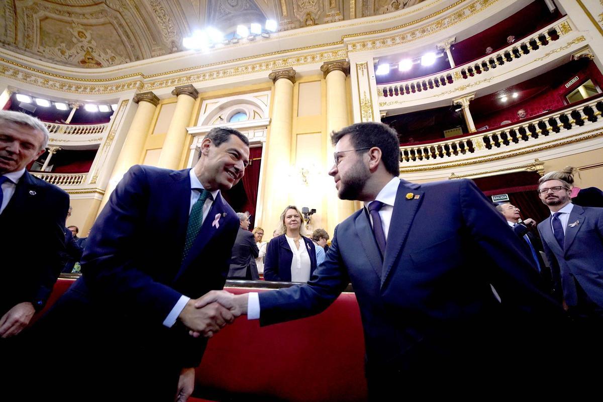 Pere Aragonès durante su intervención en el Senado , en la imagen saluda a Juanma Moreno Bonilla presidente de la Junta de Andalucía.