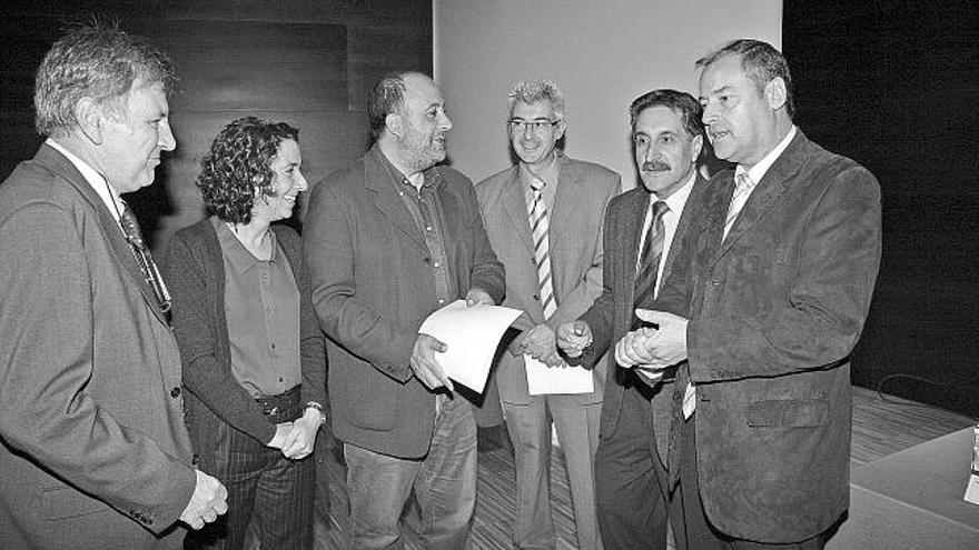 David Cortón, Ana Garza, Sánchez Vidal, Ricardo Capilla, José Antonio Jardón y Salustiano Mato, momentos antes de la rueda de prensa