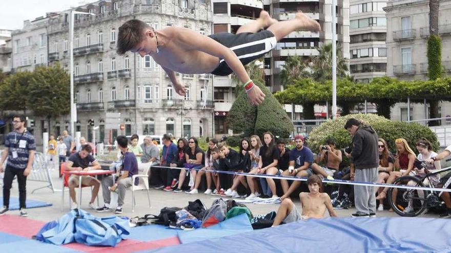 Una de las actividades del último Vigo Street Stunts celebrado en septiembre en As Avenidas. // R. Grobas