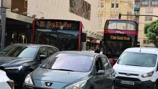 Caos en el transporte y retenciones kilométricas en Valencia ante el inicio de la alerta roja a las 18 00 horas