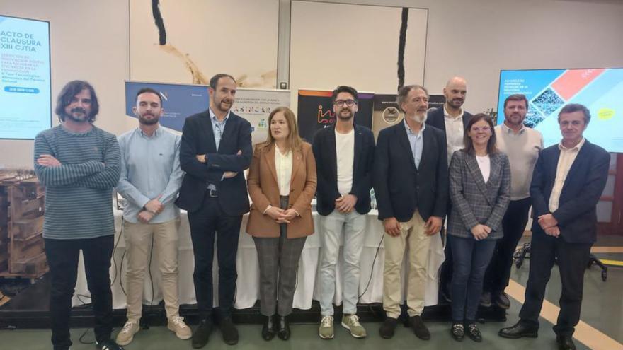 Por la izquierda, Pablo García, Pelayo Quirós, Juan Díaz, Begoña López, Eduardo Pérez, José Tamargo, Pelayo González, María José Bengoechea, Javier Nievas y Jaime Fernández, ayer, en la jornada de Asincar.