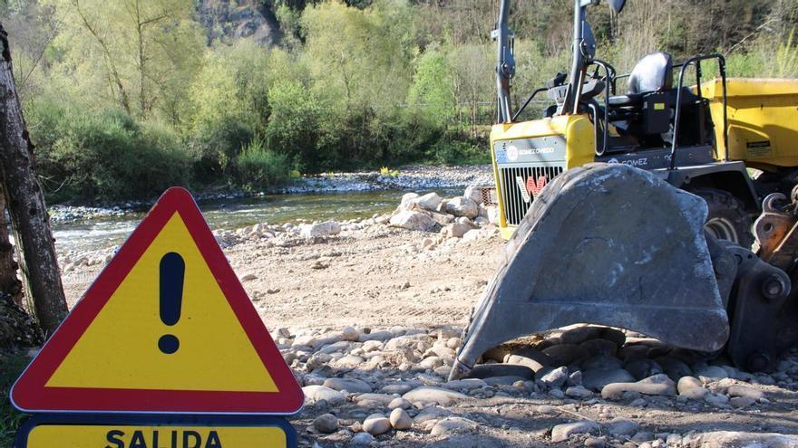 Foro denuncia el &quot;oscurantismo&quot; del gobierno local de Laviana con la playa de La Chalana