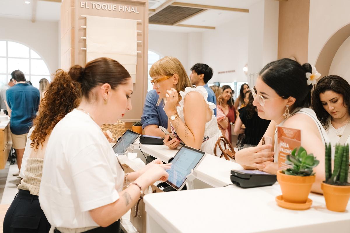 La apertura de la tienda de Saigu Cosmetics en València el pasado viernes.