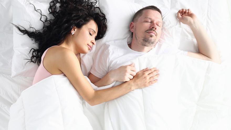 Dilema nórdico: ¿dormir separados mejora la calidad del sueño en pareja?