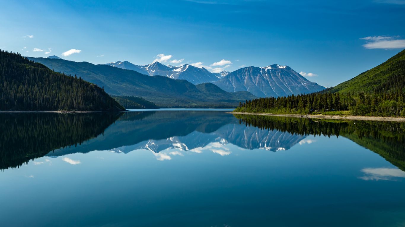 El paisaje entre Carcross y Skagway en Alaska y Canadá