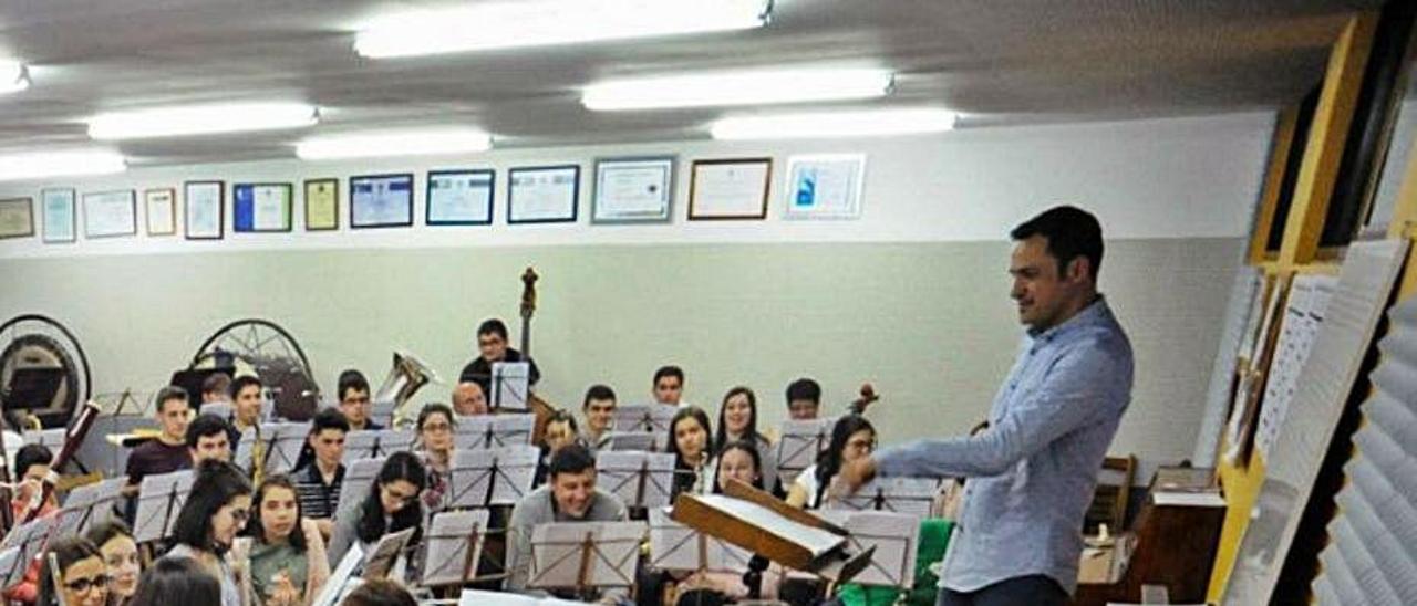 Un ensayo de la Banda Unión Musical de Meaño.