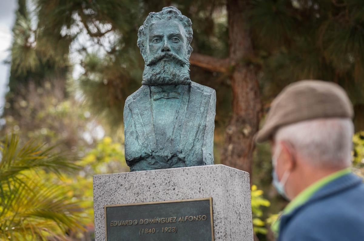 Colocación de un busto en Arona en homenaje a Antonio Domínguez Colocación de un busto en Arona en homenaje a Antonio Domínguez