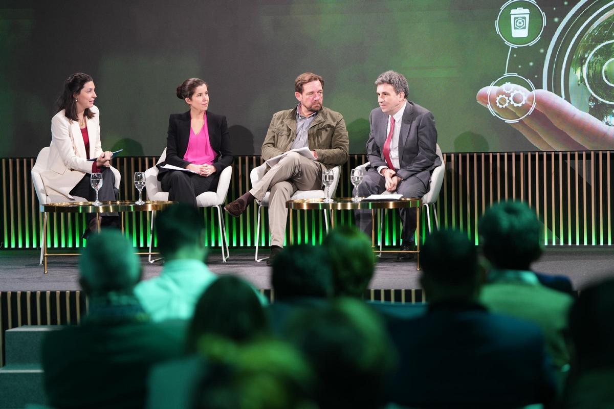 Irene Barquero (Forética), a la izquierda, junto a Paula Ceballos (Comisión Europea en España), Luis Medina-Montoya y Eduardo Perero (Fundación Conama).