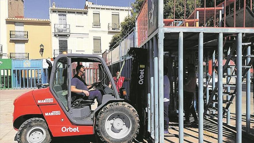 El montaje de los cadafals inicia la cuenta atrás para la semana taurina