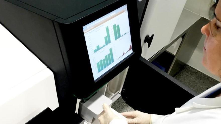 La doctora Belén Lledó en el laboratorio