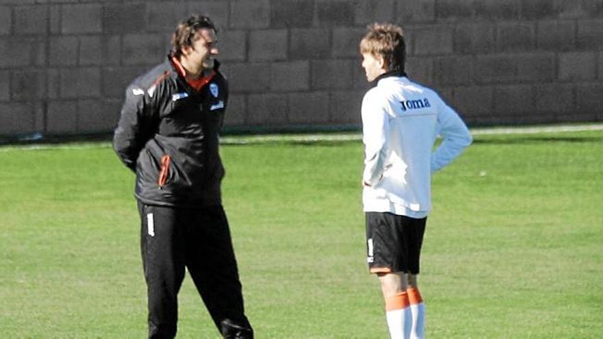 Pizzi y Canales hablando en el entrenamiento del jueves