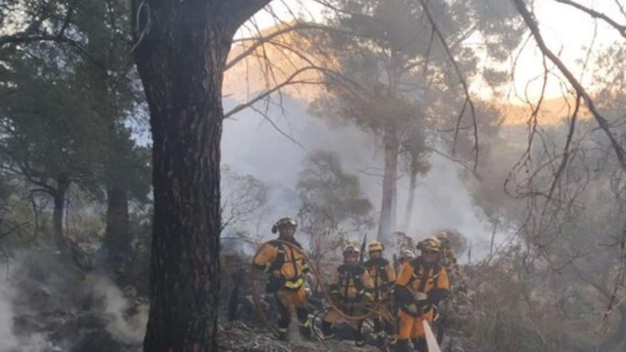 Imagen de los bomberos actuando en un incendio. | CAIB