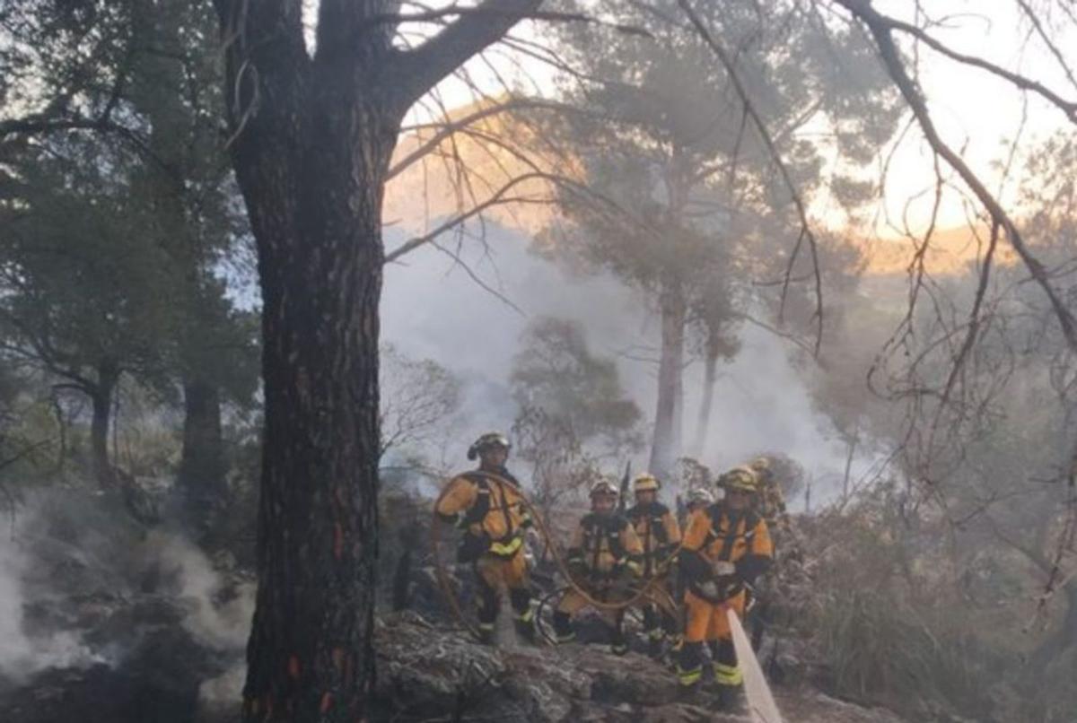 Imagen de los bomberos actuando en un incendio. | CAIB