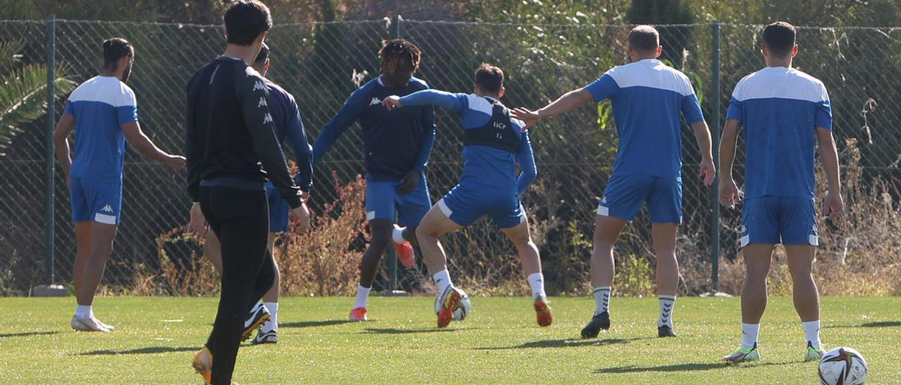 Entrenamiento del Hercules en el campo Fontcalent.