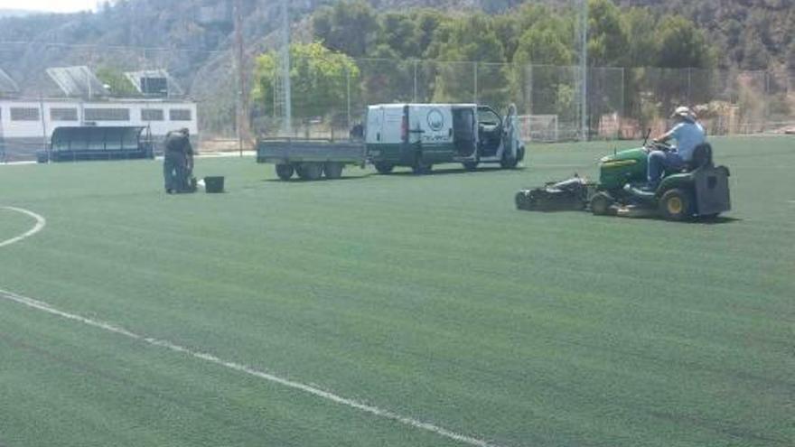 Alcoy invierte 6.000 euros en acondicionar el campo de fútbol Aurelio Colomina