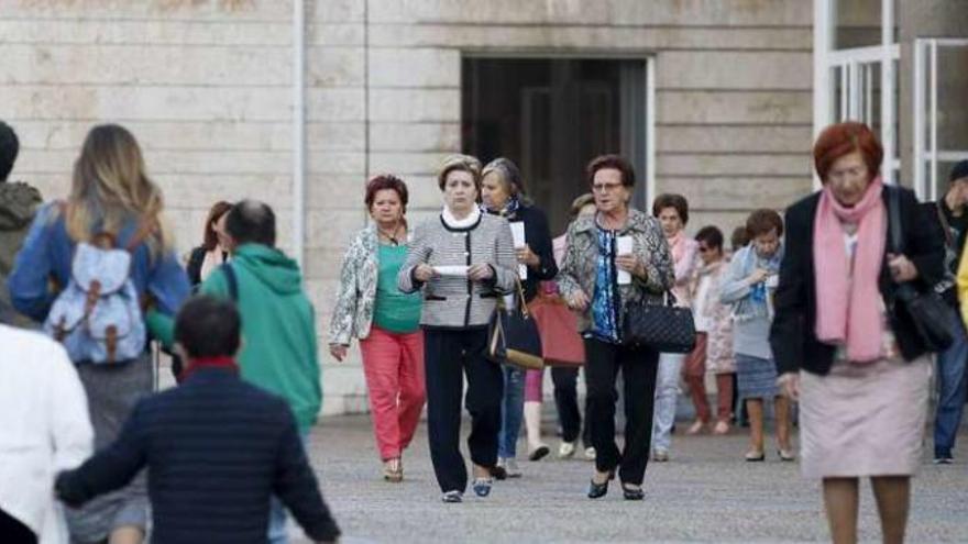 Las Amas de Casa abren el curso con una charla sobre nutrición